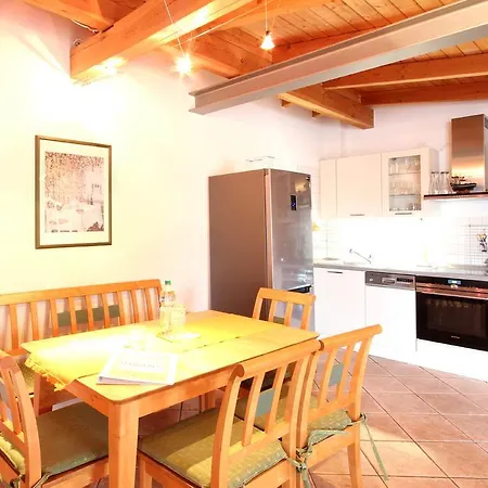 Διαμέρισμα Jugendglueck By Rujana Binz